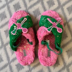 Wicked Women’s 9/10 Slipper from GroundUp- Excellent Condition
